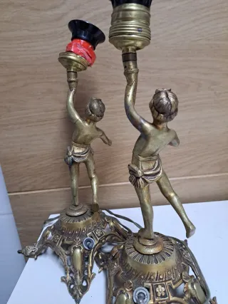 Pareja de lámparas querubines metal dorado