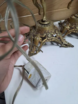 Pareja de lámparas querubines metal dorado