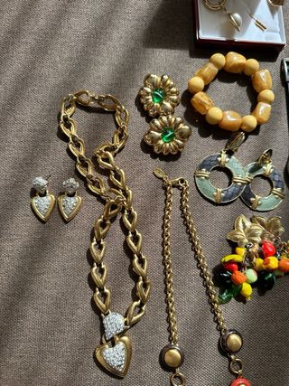 Lote bisuteria Antiguas Oro y Multicolor