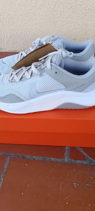 Nike Zapatillas Gris y Blanco