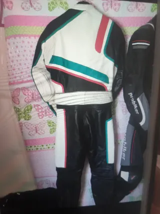 Traje de moto deportivo cuero