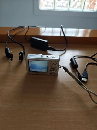 Cámara Digital Fujifilm FinePix 6.3MP + Cable