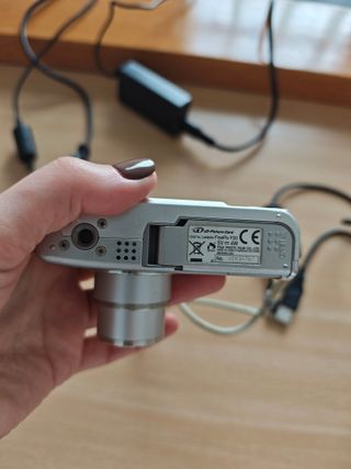 Cámara Digital Fujifilm FinePix 6.3MP + Cable