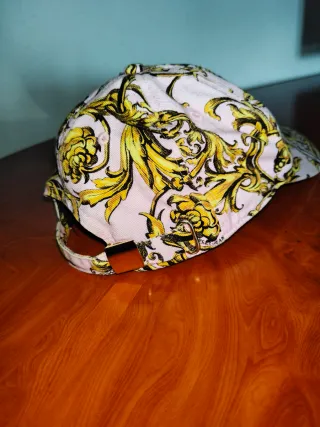Gorra Versace Jeans Couture Rosa y Dorada