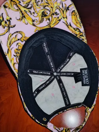 Gorra Versace Jeans Couture Rosa y Dorada