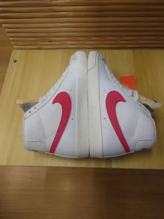 Zapatillas Nike Blazer Mid '77 Blancas Rosas