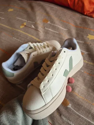 Zapatillas Veja Blancas y Verdes