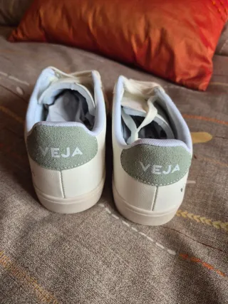 Zapatillas Veja Blancas y Verdes
