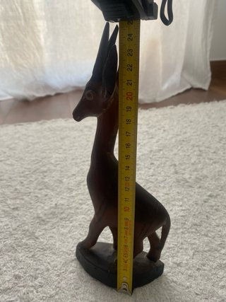 Figura de madera tallada a mano