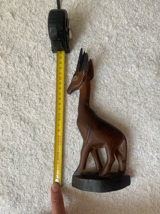 Figura de madera tallada a mano