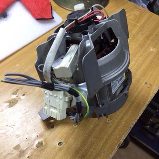Motor y bomba lavadora whirpool awe 70122
