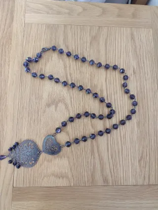 Collar largo con piedras  moradas y colgante