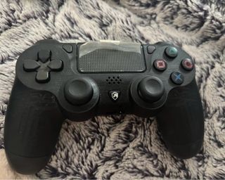 PS4 (PlayStation 4) con juegos y mandos