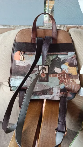 Mochila Anekke mediana Core