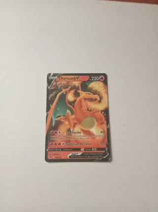 Carta Pokémon Charizard V 220 HP