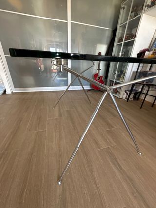 Mesa Comedor Cristal y Patas Metal