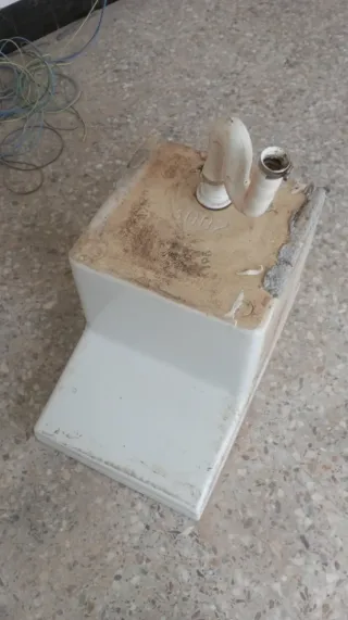 Lavadero de ropa blanco porcelana