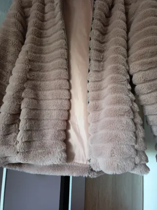 Chaqueta pelo rosa con capucha Talla M