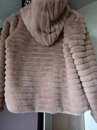 Chaqueta pelo rosa con capucha Talla M