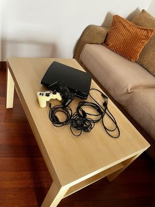 Consola PS3 Slim Negra+ 4 Juegos+2 mandos y cables