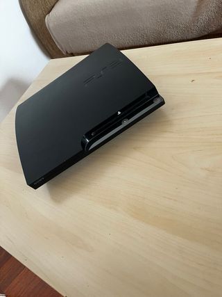Consola PS3 Slim Negra+ 4 Juegos+2 mandos y cables
