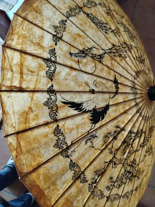 Sombrilla japonesa antigua beige y marrón