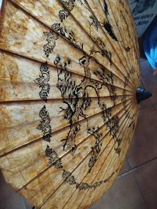 Sombrilla japonesa antigua beige y marrón