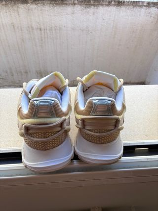 Zapatillas Lacoste Beige y Blanco