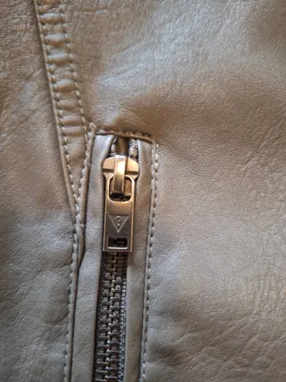 Chaqueta Guess Gris