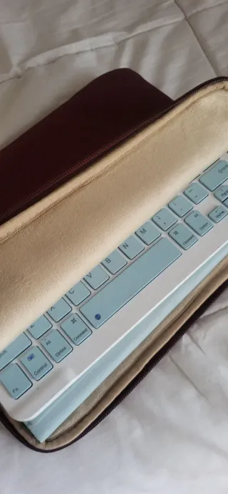 Samsung S6 Lite + S Pen + Funda + Teclado