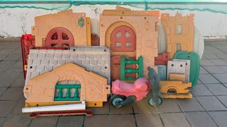 Casita de Juegos Infantil Super Villa FEBER + Moto