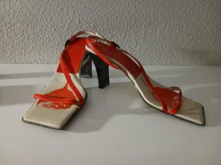 Sandalias Tacón Beige y Rojo