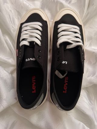 Zapatillas Levi's Negras talla 40