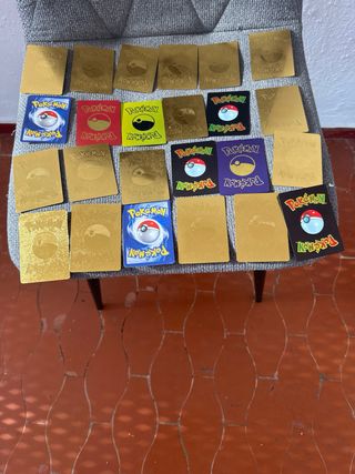 83 Cartas Pokémon de varios tipos