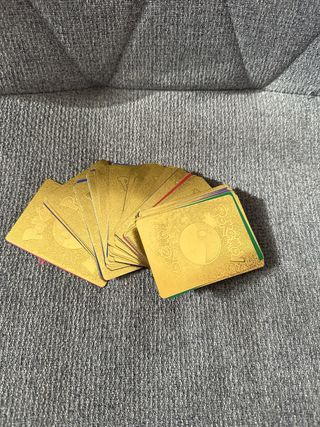 83 Cartas Pokémon de varios tipos