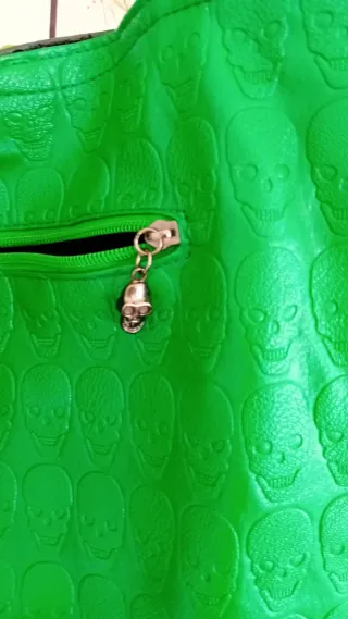 Bolso Tote Negro/Verde Troquelado Calaveras
