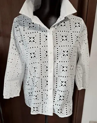 Camicia bianca con ricami