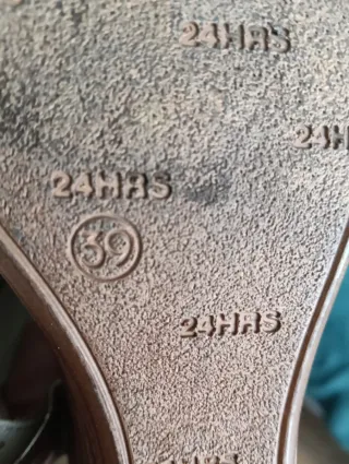 Sandalias 24HRS Mujer Doradas y Plateadas