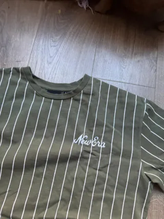 Camiseta New Era verde rayas