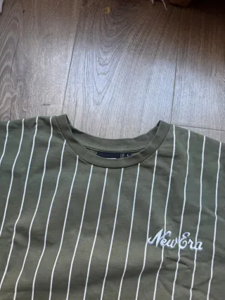 Camiseta New Era verde rayas