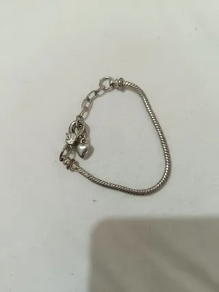 Pulsera plata con charms
