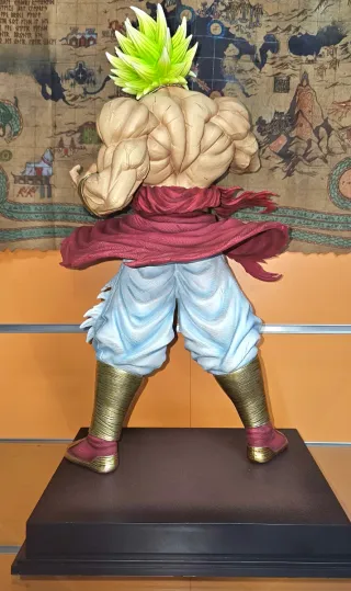 Statua Broly con base espositiva 48cm Dragon Ball