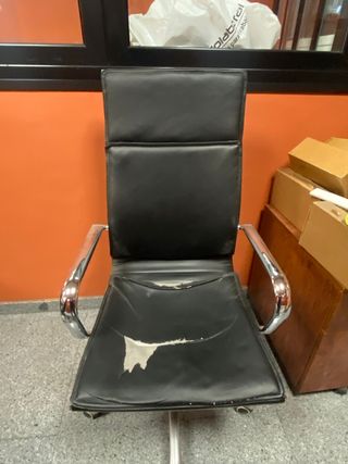 Silla de oficina ergonómica negra