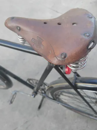 Bicicleta Clásica Negra de 70 años