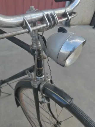 Bicicleta Clásica Negra de 70 años