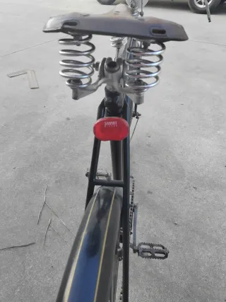 Bicicleta Clásica Negra de 70 años