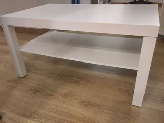 Mesa de centro blanca con estante
