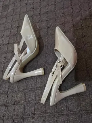 Zapatos tacón fino punta fina beige T38