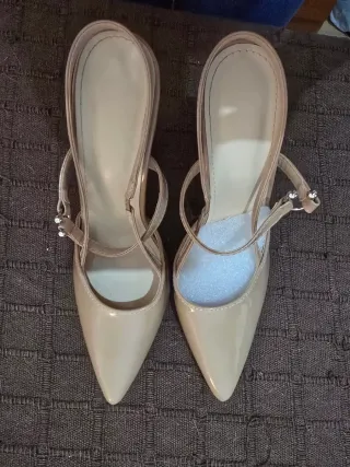 Zapatos tacón fino punta fina beige T38