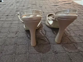 Zapatos tacón fino punta fina beige T38